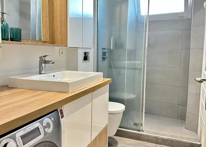 Lägenhet Peyronnet - Fabulous 2 Bedrooms - Sea View - 2min Away